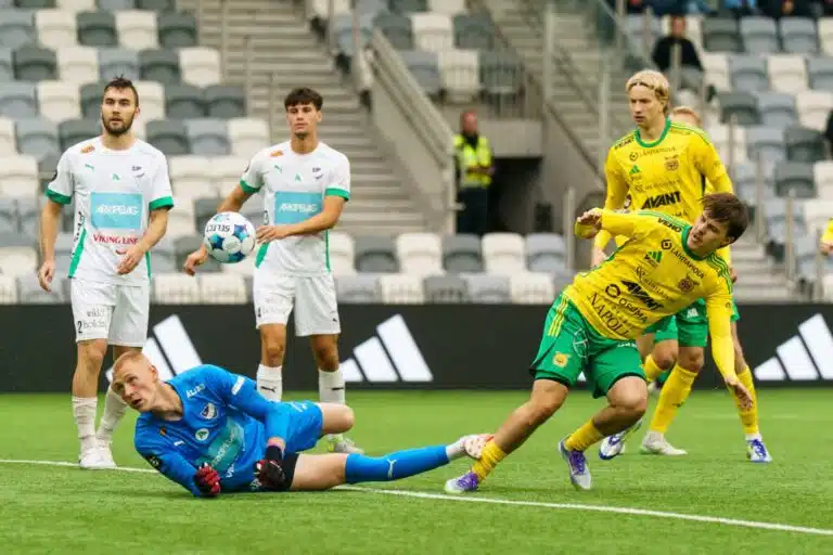 Haastattelu: Saarelaiset ovat viime kautta kovempia – ”Olemme sitä joukkueen kanssa naureskelleet”