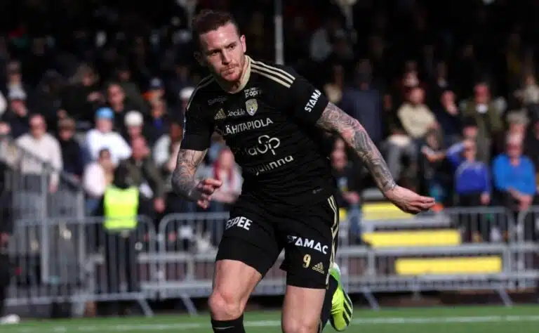 Top kuusi Veikkausliiga – Viime hetkien kaappaus, Paanaset Suomi-paidoissa ja superjunnun jatko