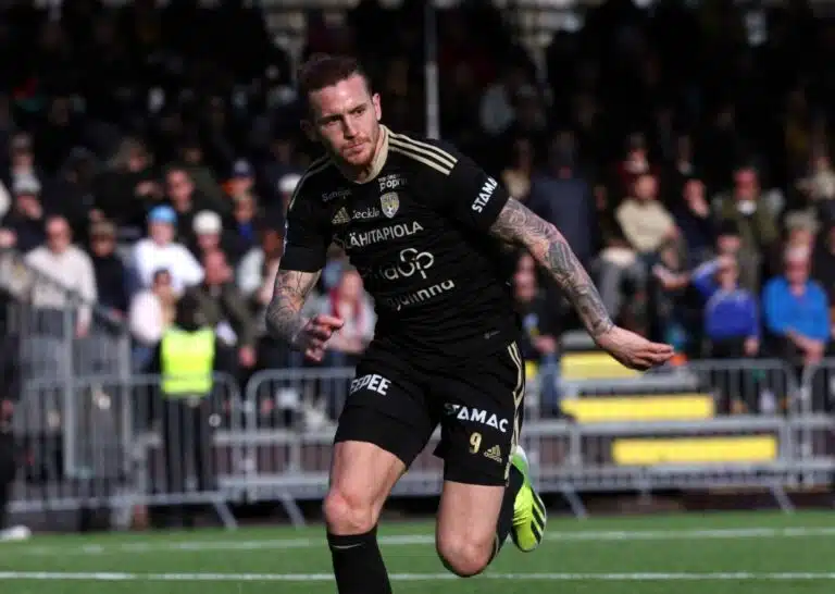 Top kuusi Veikkausliiga – Viime hetkien kaappaus, Paanaset Suomi-paidoissa ja superjunnun jatko