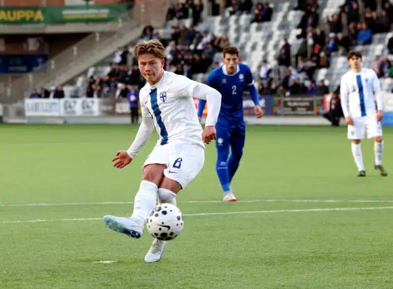 Näkökulma: Pikkuhuuhkajat liitää korkealla – Mikä on huippulahjakkuuden paikka?