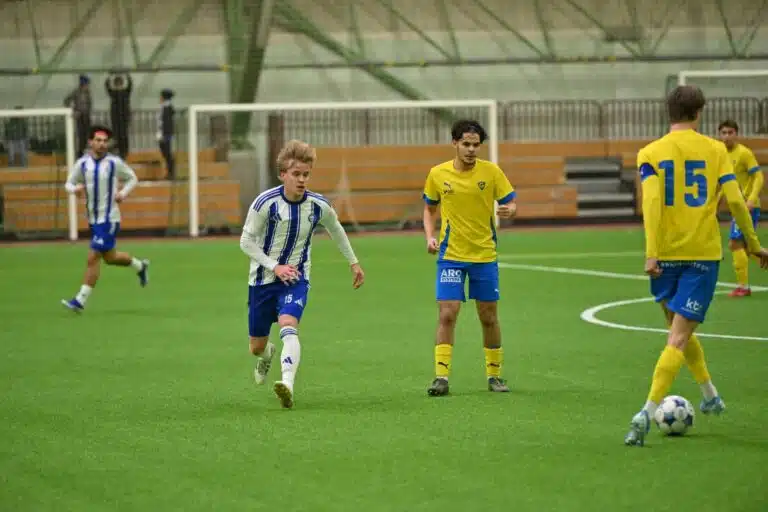 Haastattelu: Gnistanin jokerikortilta vahvat kehut – ”Aivan älytön potkutekniikka”