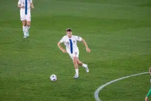 Haastattelu: Saksalaislegenda passittamassa Huuhkajien avainpelaajaa psykologille – ”Huonoa tuuria keltaisissa”