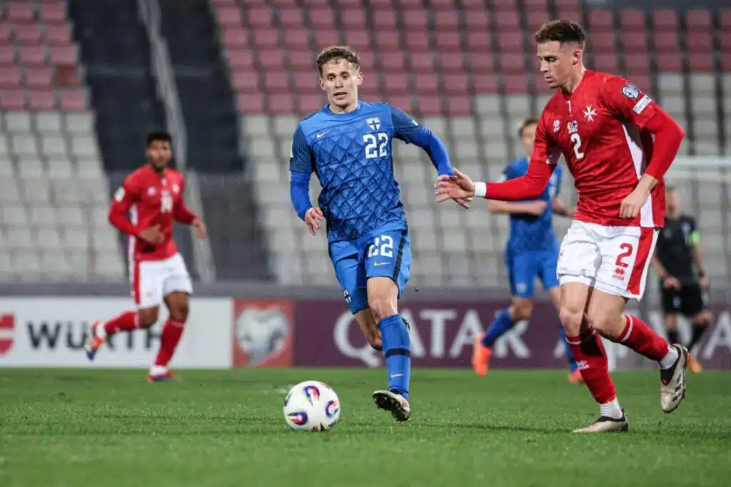 Haastattelu: Huuhkajien keskikenttämiehellä selvä tavoite – ”Sarjapaikan vakiinnuttaminen”