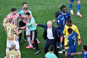 Pierluigi Collina ja kisaturistit tuomareina – nyt saa riittää!