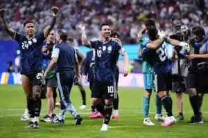 Kolikko ilmaan, kurkkaus kristallipalloon – Argentiinasta maailmanmestari. Tai sitten Espanjasta