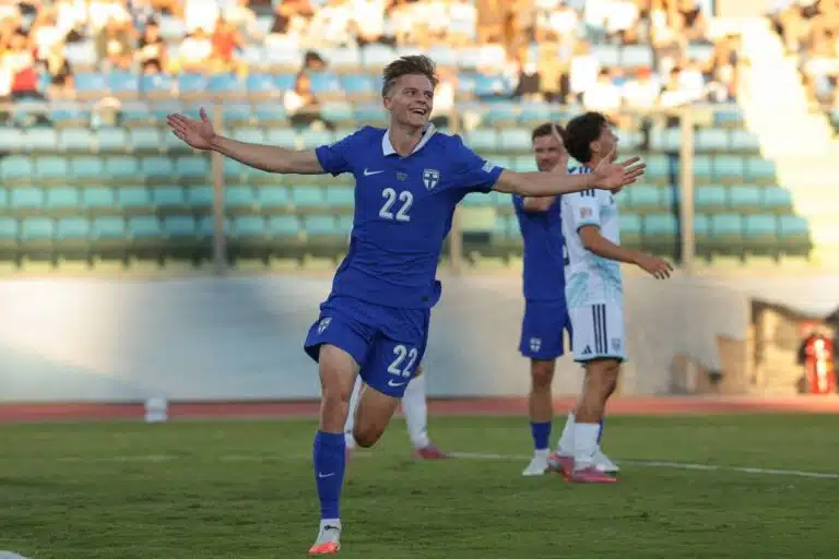 Adrian Svanbäck, Huuhkajat