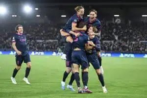 Viking FK juhlii Bayern Münchenia vastaan Mestarien liigassa.