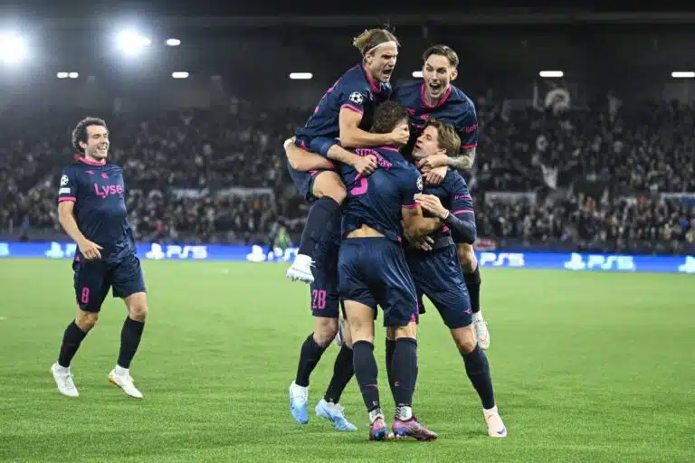 Viking FK juhlii Bayern Münchenia vastaan Mestarien liigassa.