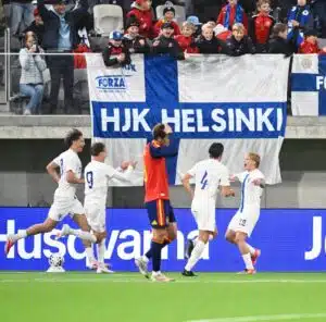 Pikkuhuuhkajat juhlii, Espanja